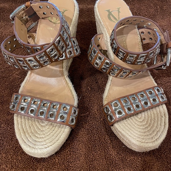 Vince Camuto Signature Leather Sandal 8 - Picture 1 of 7
